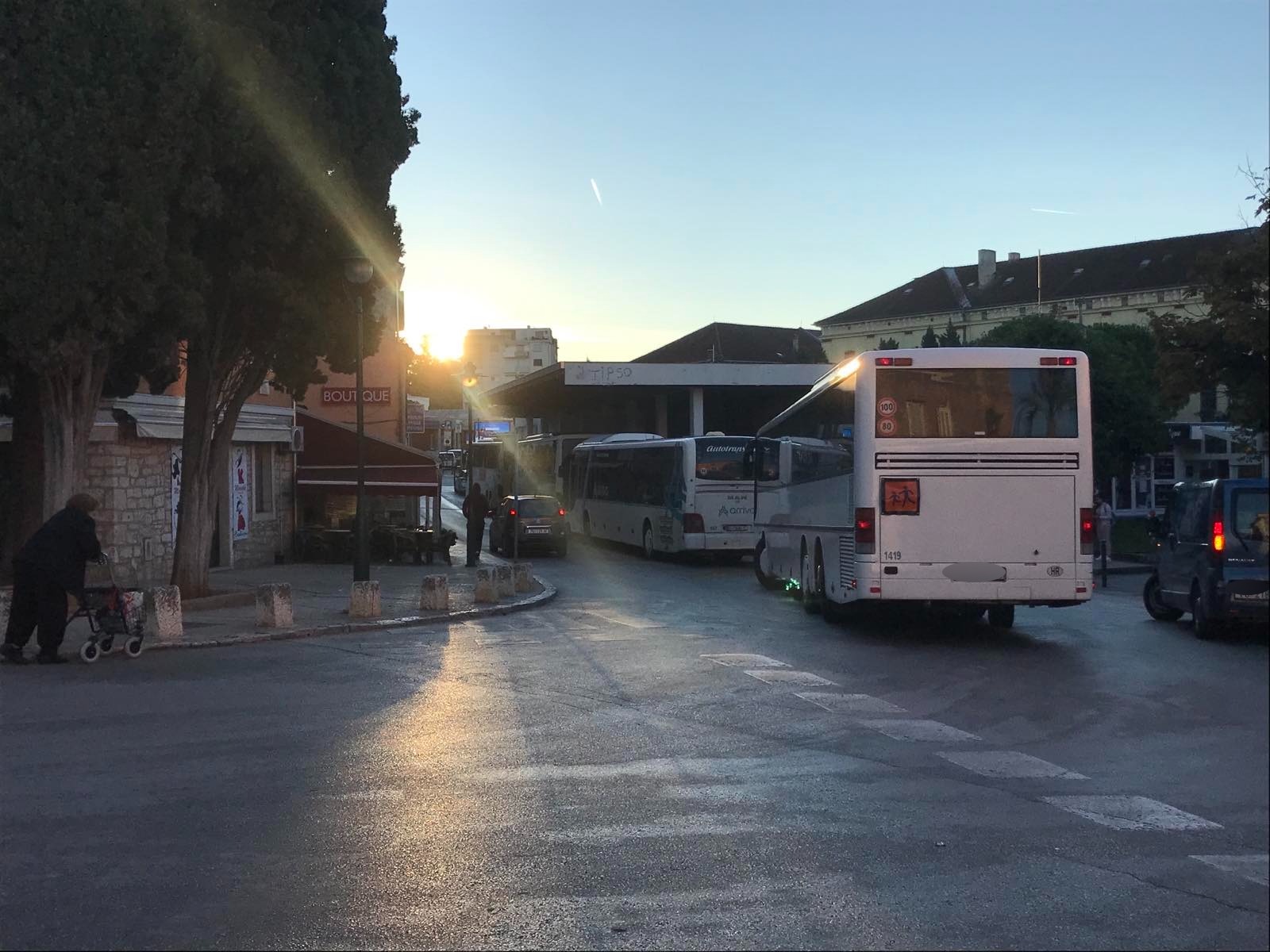 TKO ĆE INTERVENIRATI? U Rovinju velik problem s manjkom autobusnih linija za učenike i studente
